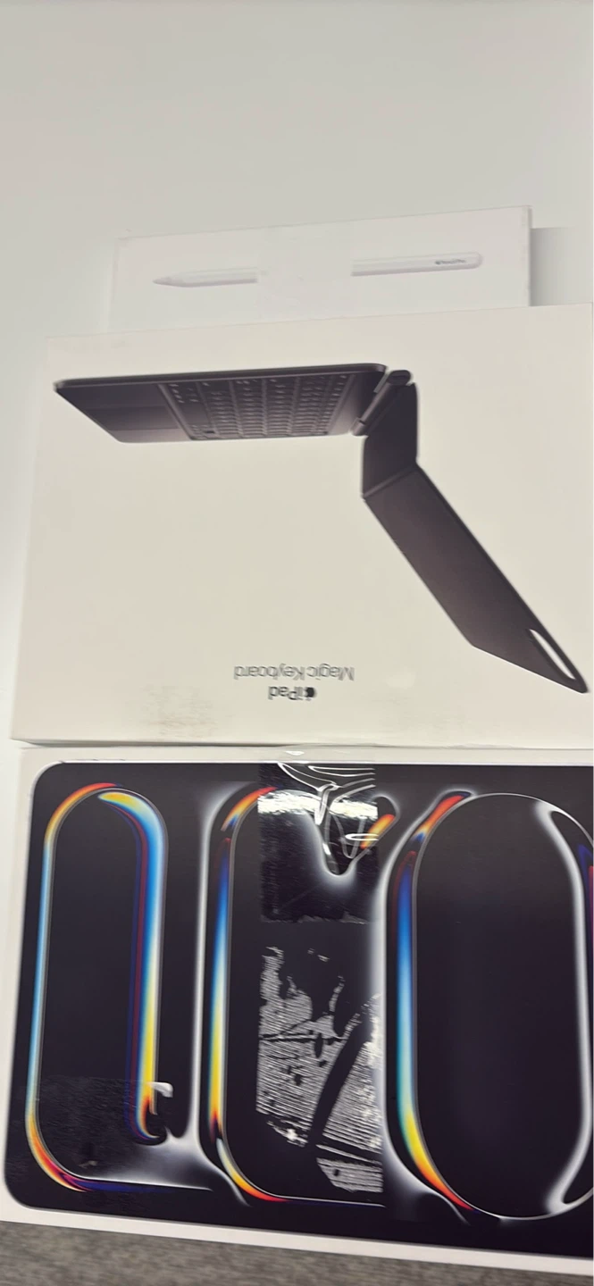Ipad, Pencil and Keyboard - in box, brand new