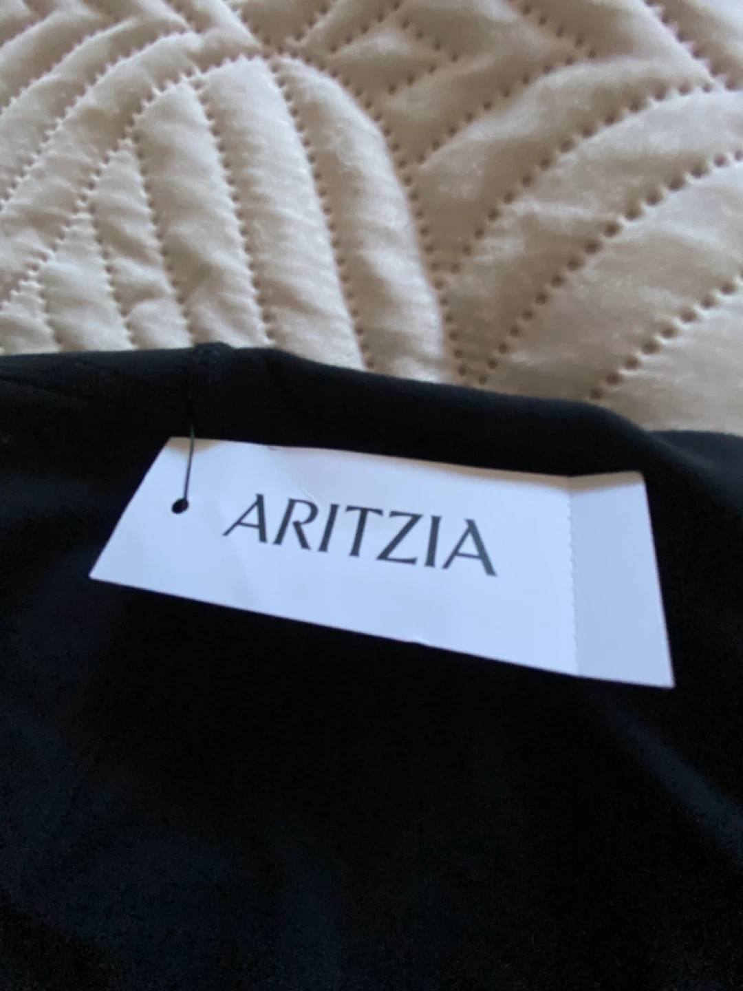 Aritzia Golden Butter Hi-Rise Cheeky Leggings - photo 3