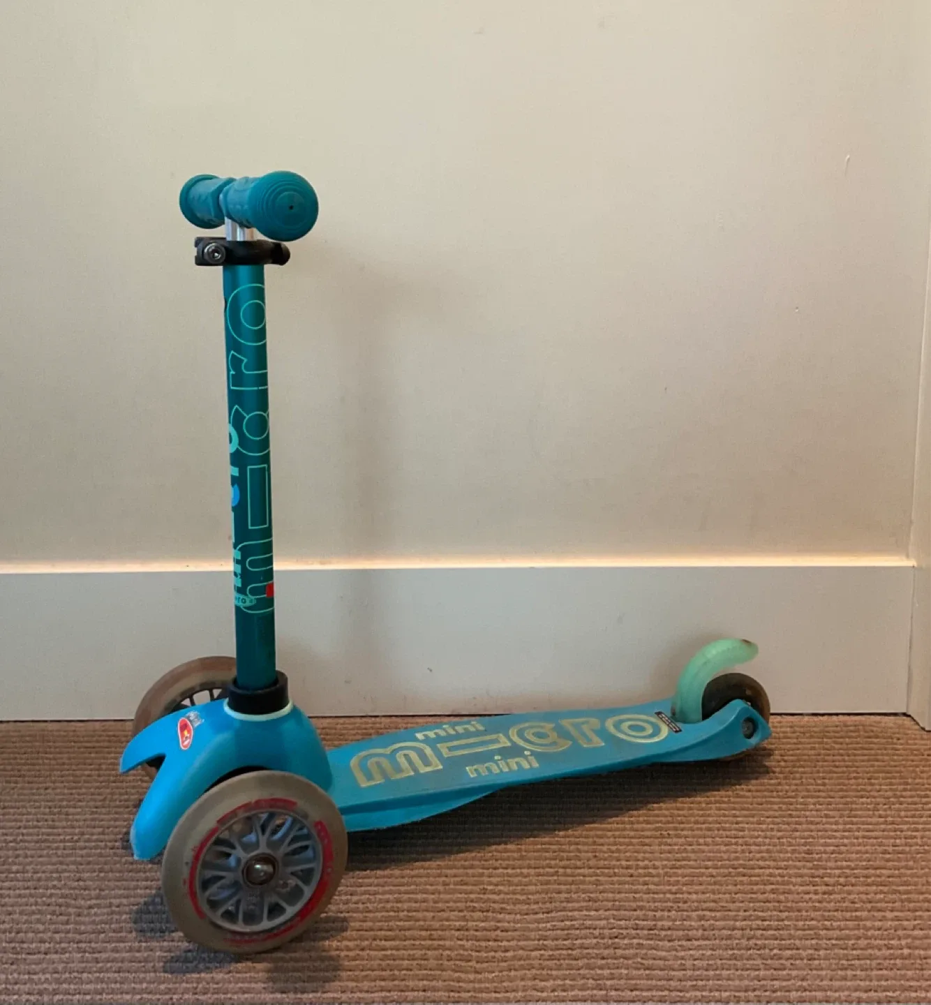 Micro Mini Deluxe Kick Scooter - photo 2
