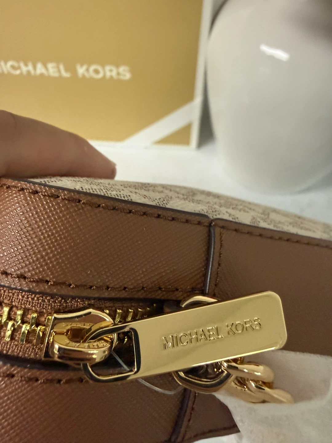 Michael Kors Jet Set Camera Bag - photo 5