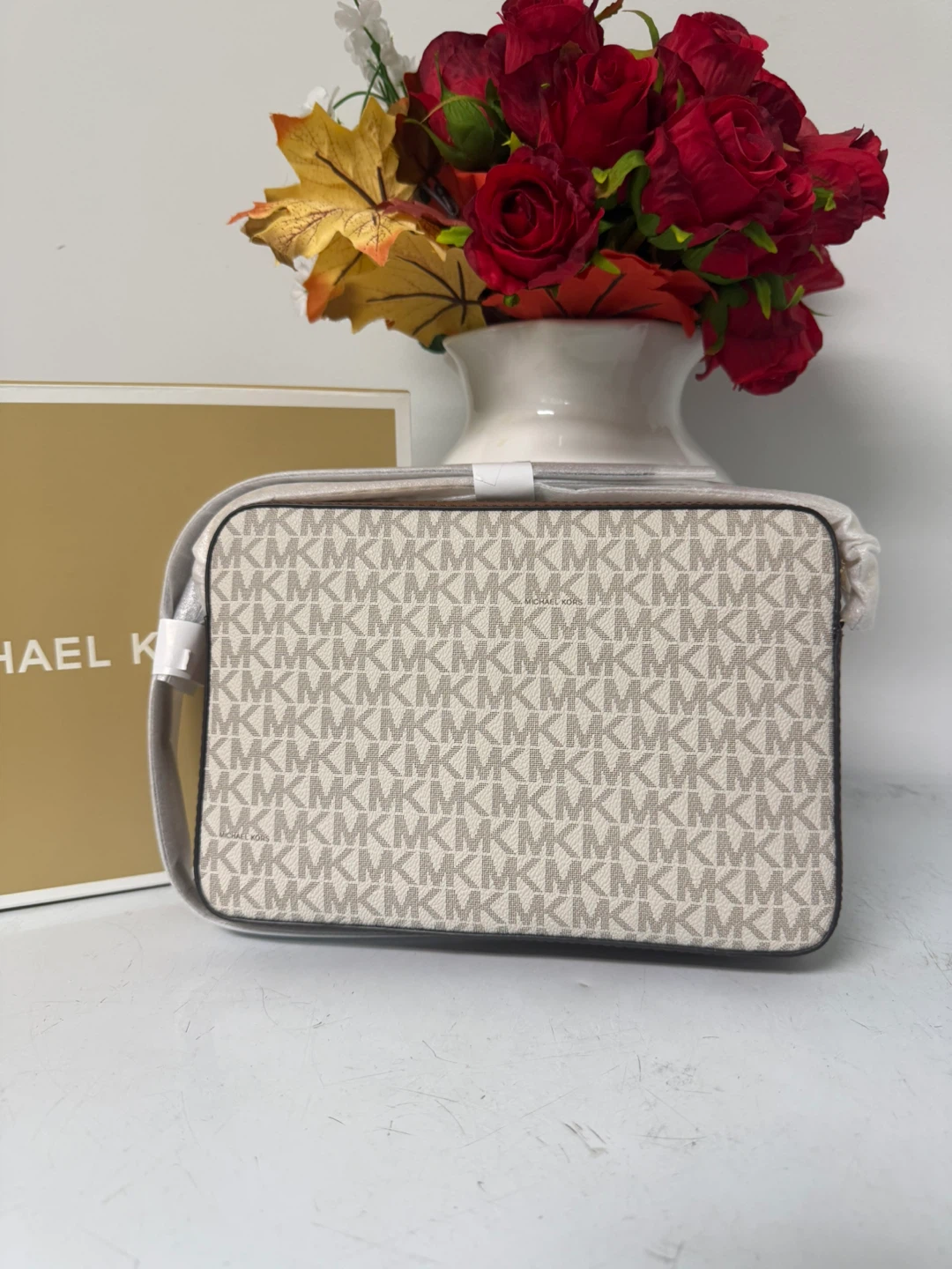 Michael Kors Jet Set Camera Bag - photo 2