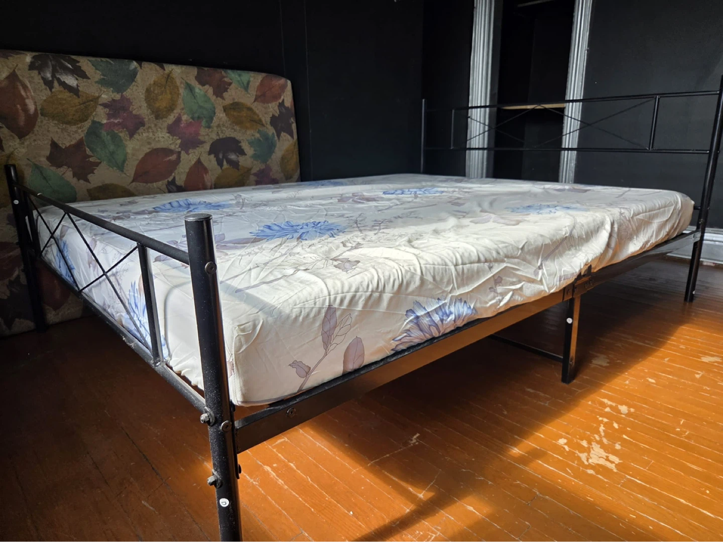 Black Metal Bed Frame with Mattress (queen size) - photo 3
