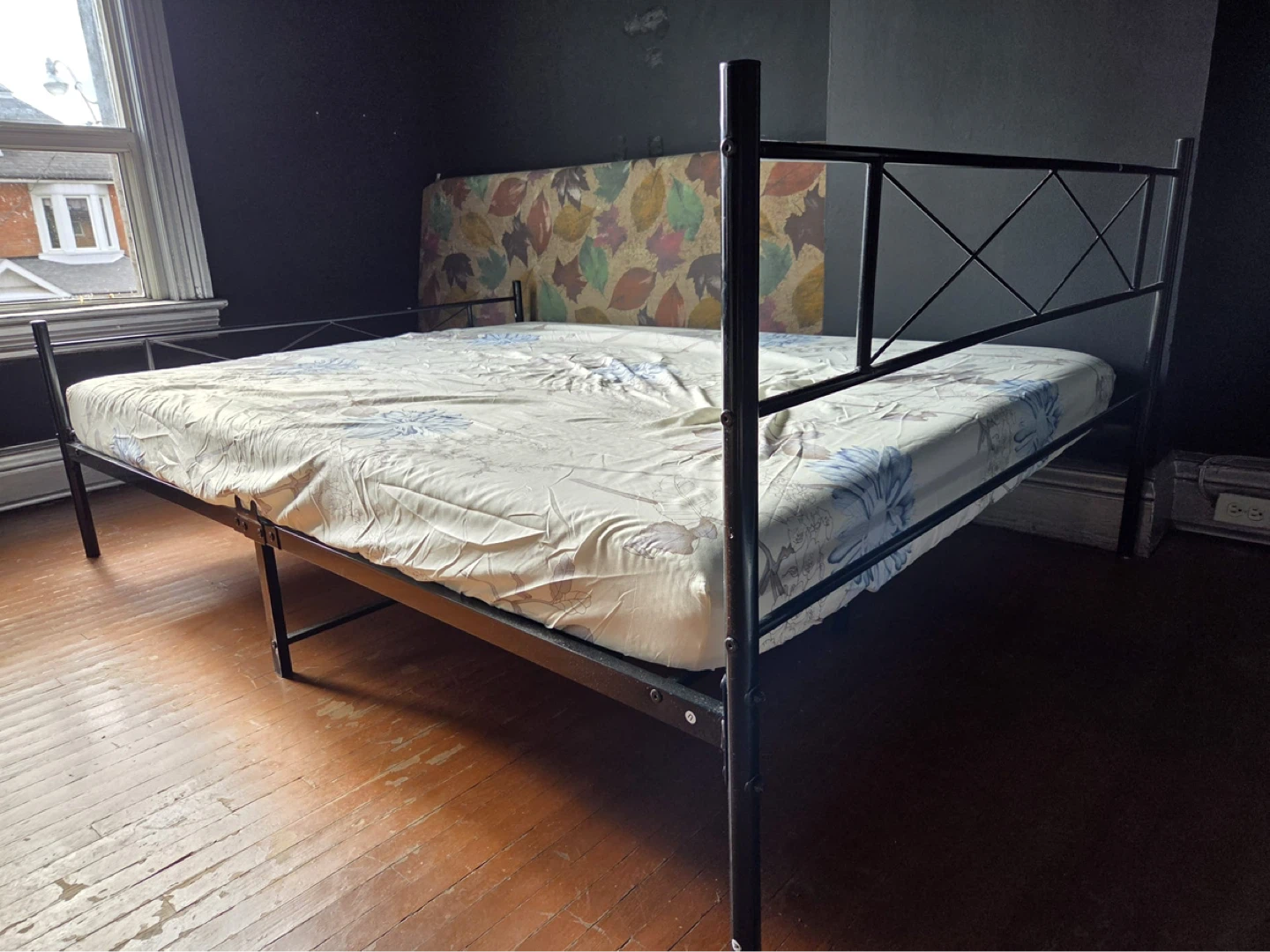 Black Metal Bed Frame with Mattress (queen size) - photo 2