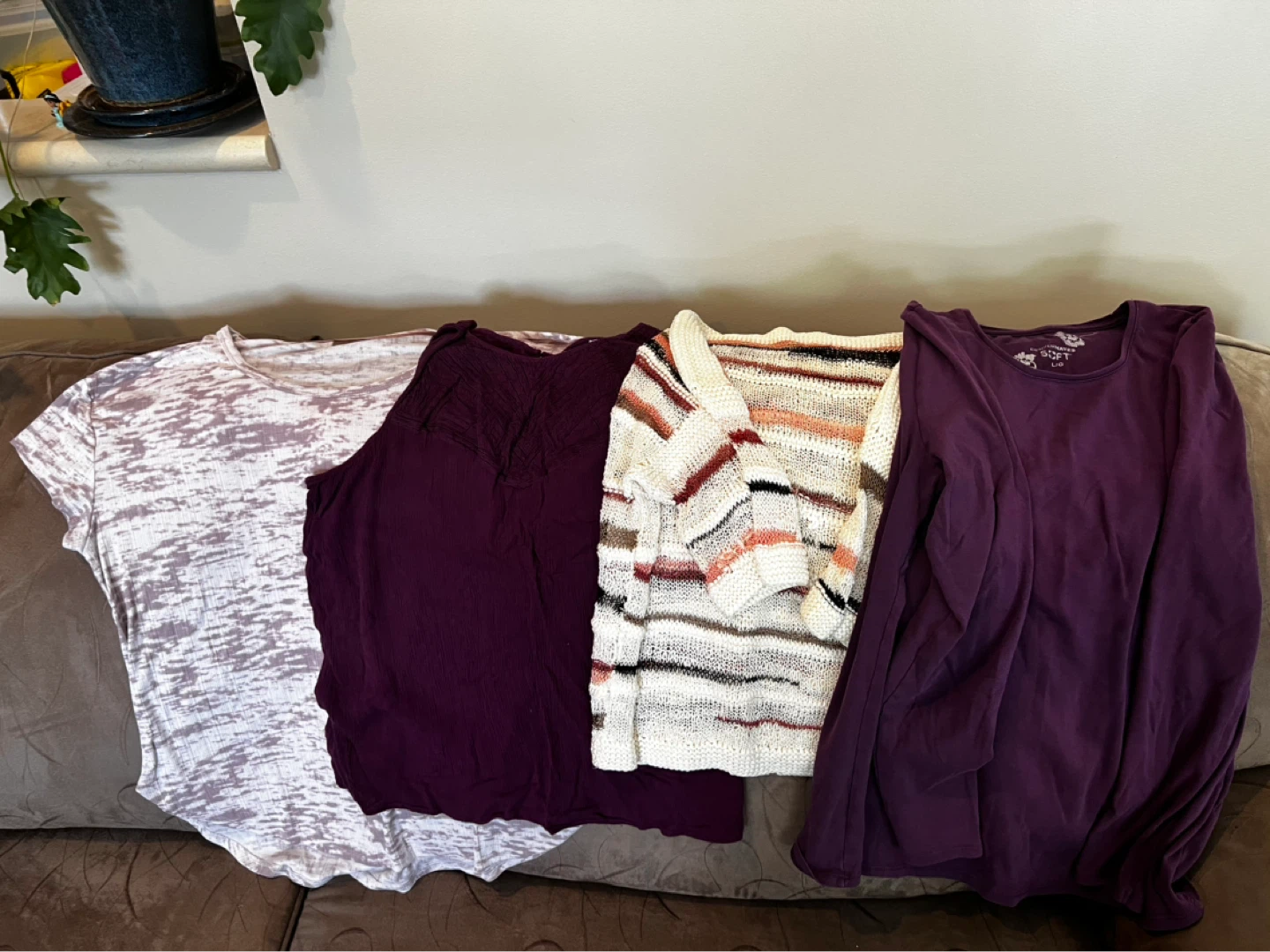 Bundle of 8 Women's Tops - photo 2