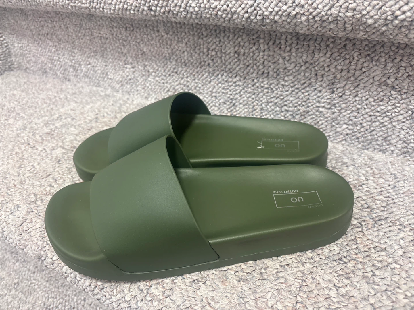 UO Slides size 9