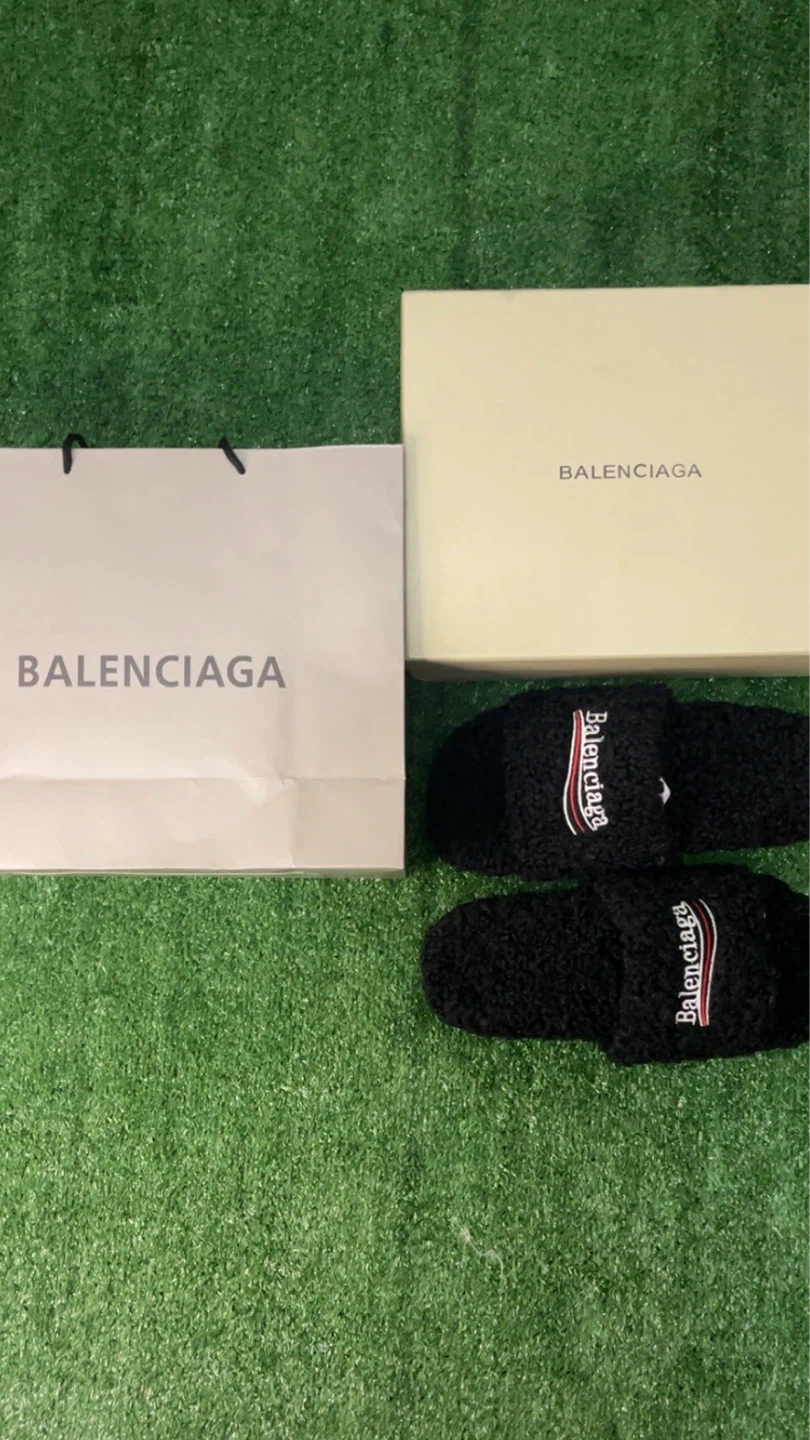 BB Black Fuzzy Slides Sandals - New In Box - photo 2