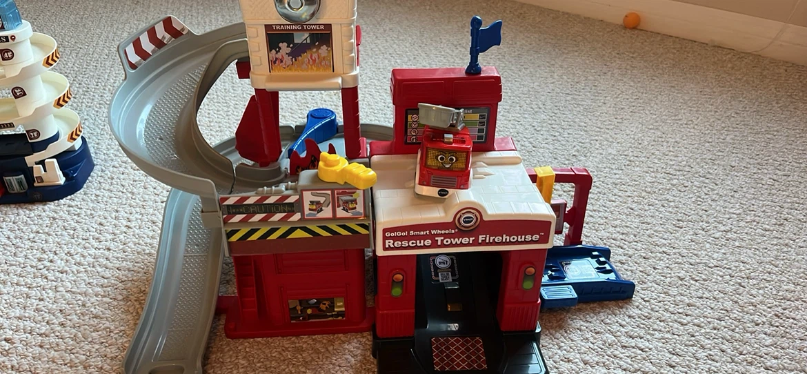 VTech Go! Go! Smart Wheels Rescue Tower Firehouse