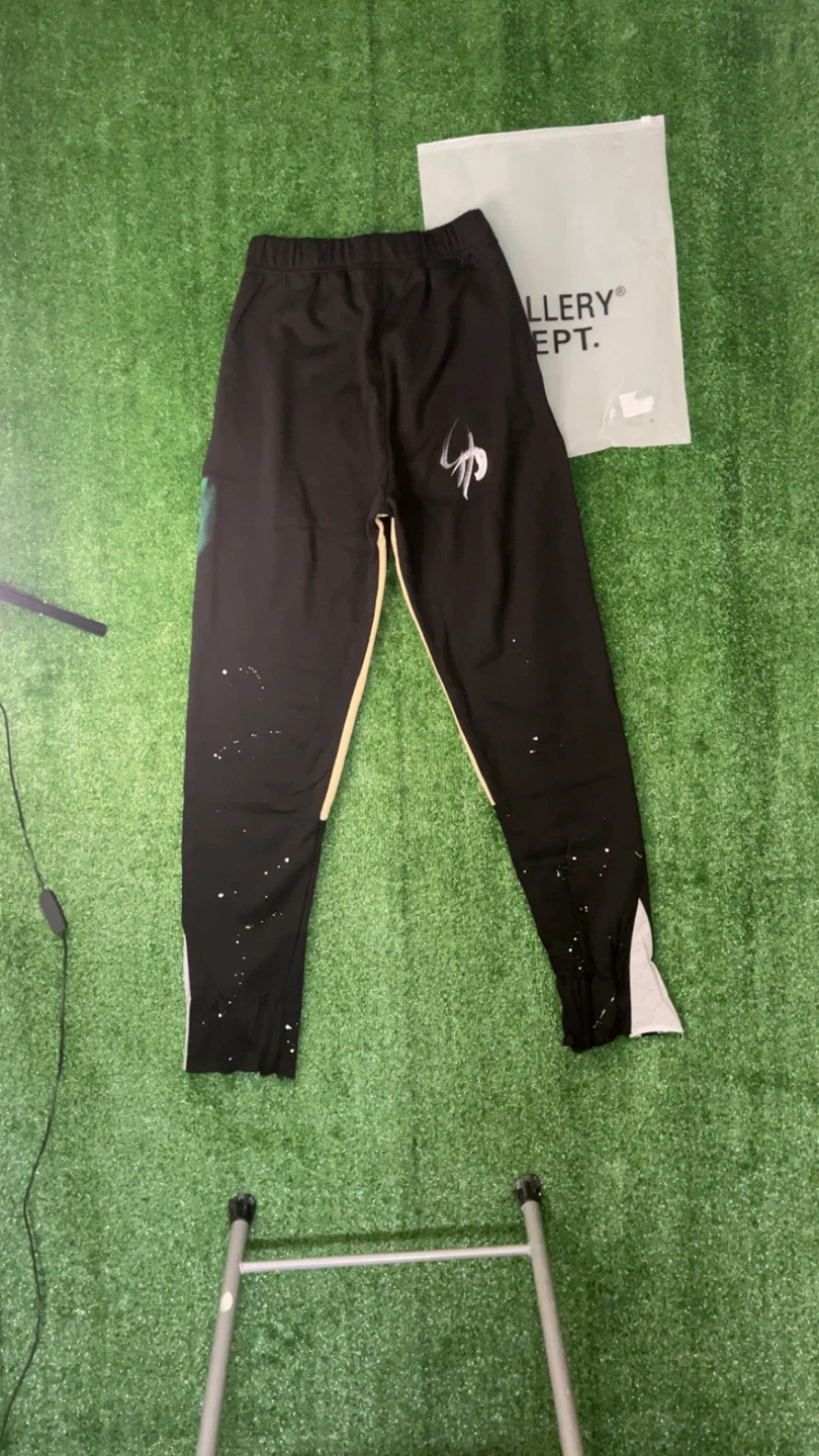 GD Artistic Flare Sweatpants Black - New With Tags Description: - photo 2