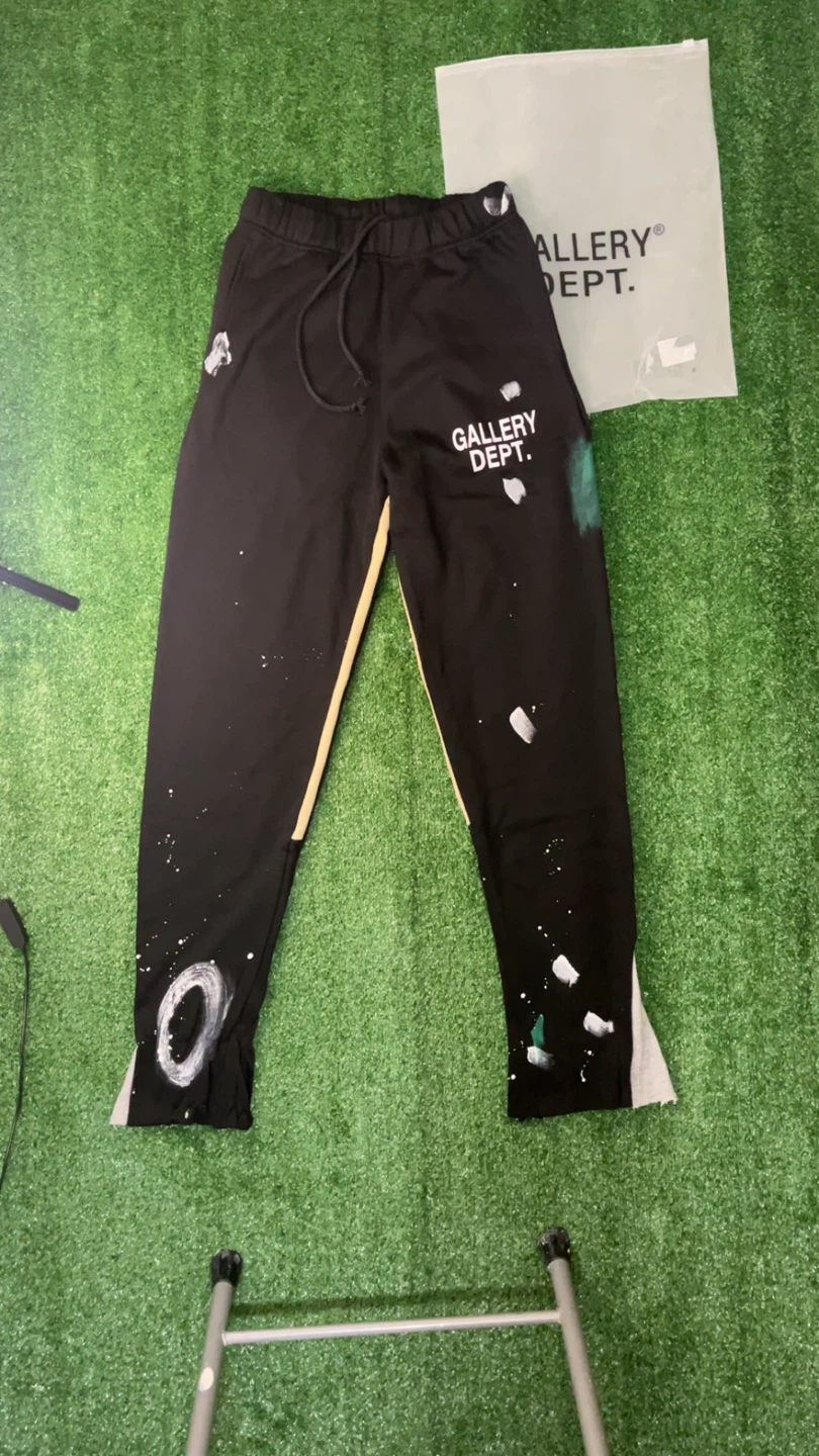 GD Artistic Flare Sweatpants Black - New With Tags Description: