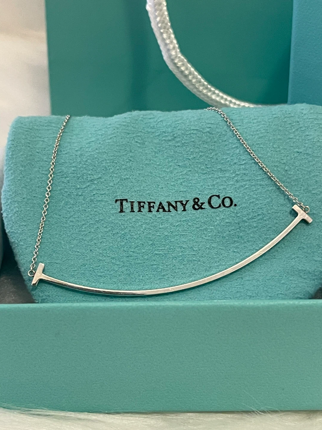 -RARE- 💯% Authentic VINTAGE T&Co. LARGE T Smile Necklace - photo 2
