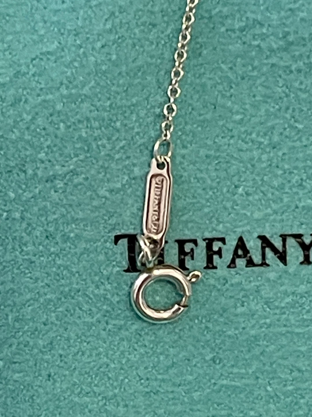 -RARE- 💯% Authentic VINTAGE T&Co. LARGE T Smile Necklace - photo 3