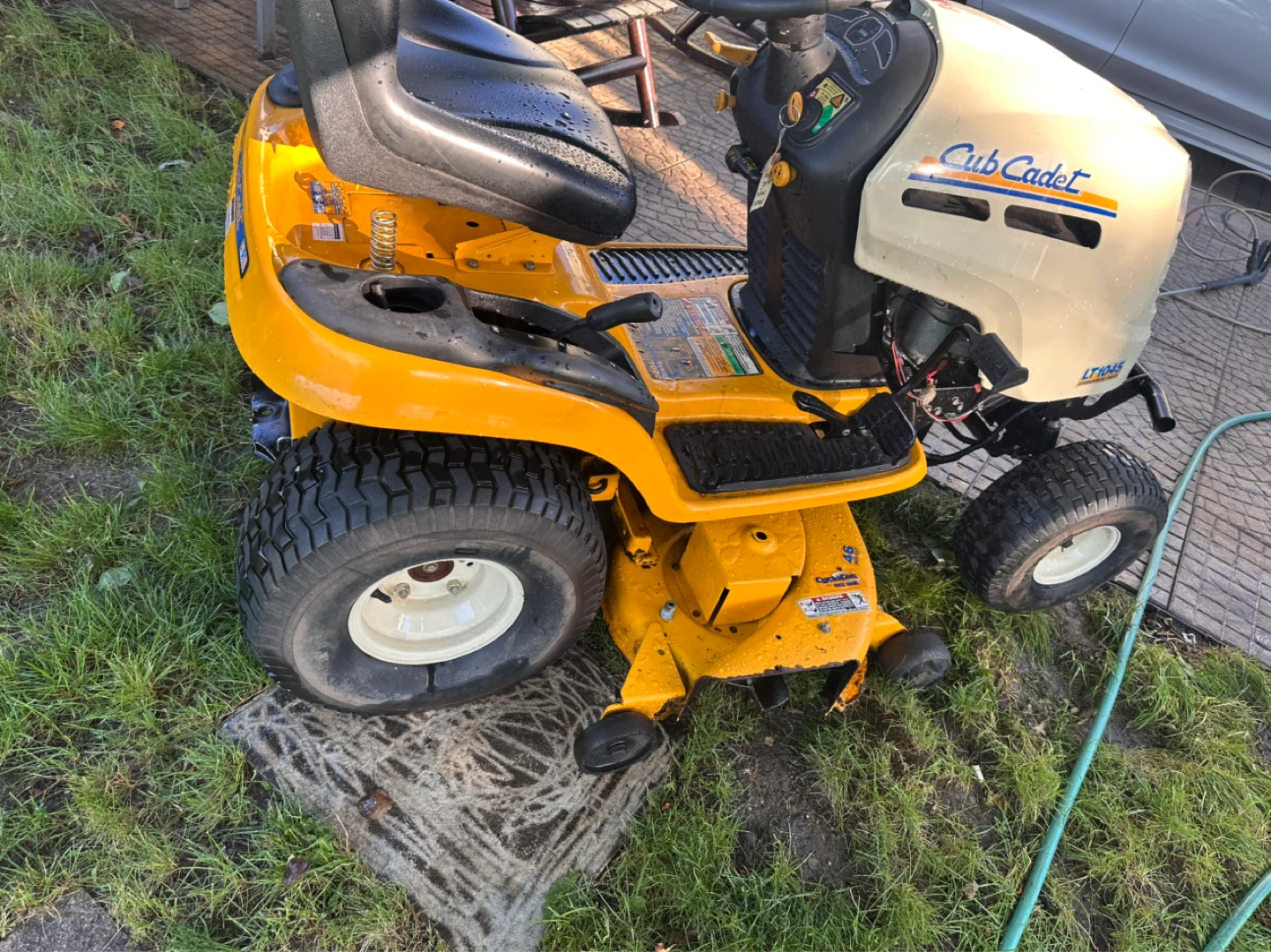 Cub cadet mower tractor. - photo 2