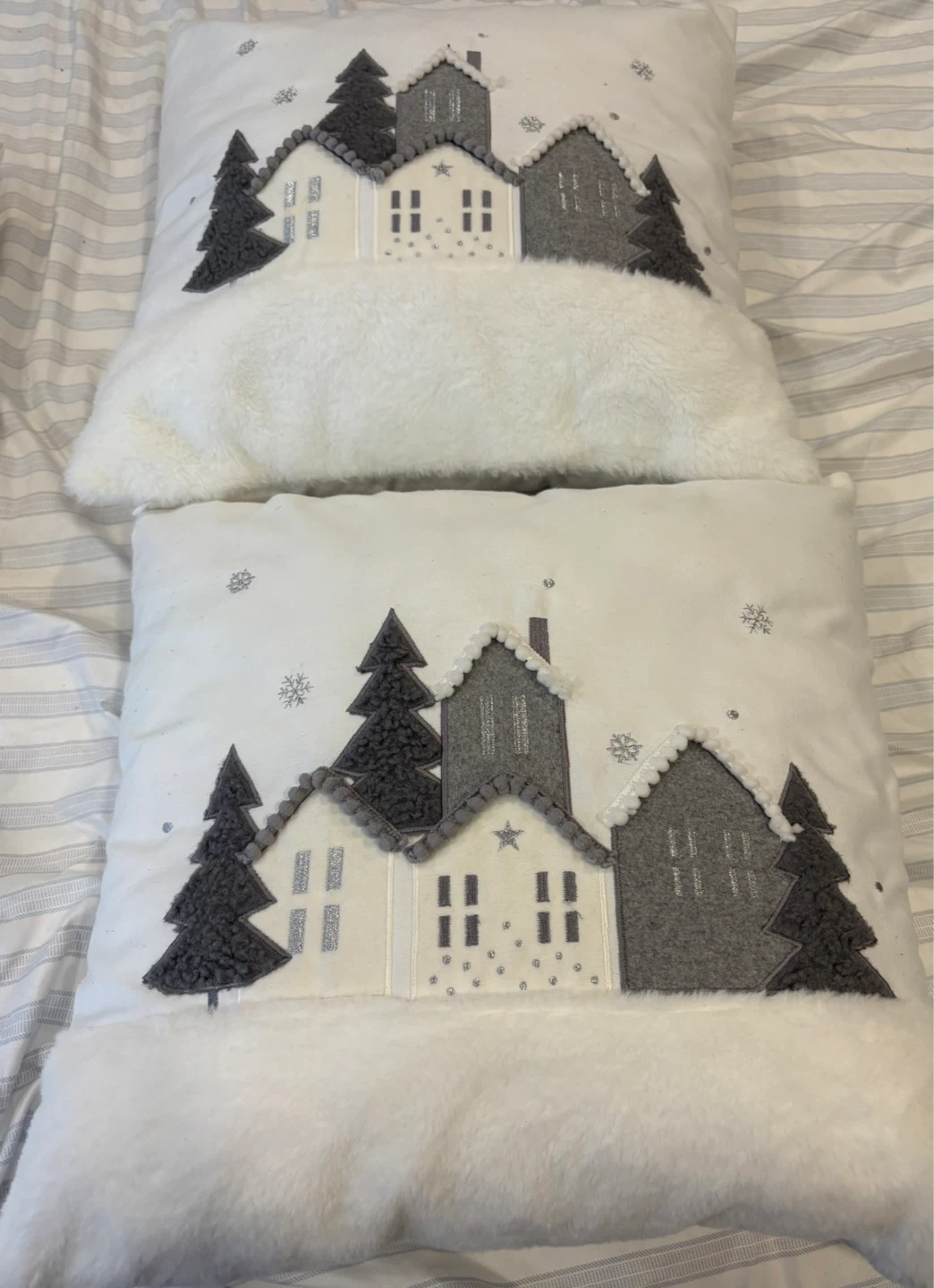 Christmas Scene Decorative pillows(Set of 3) - photo 3