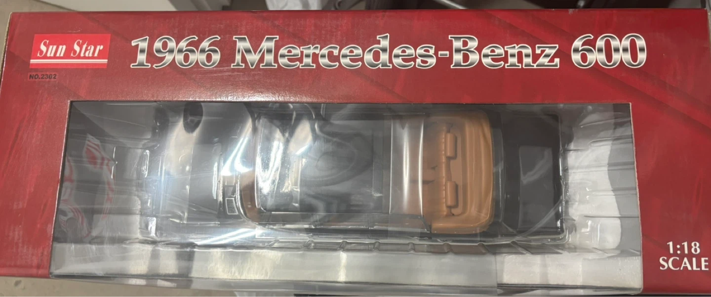 Sun Star 1966 Mercedes-Benz 600 1:18 Scale Die-Cast Model Car - photo 2