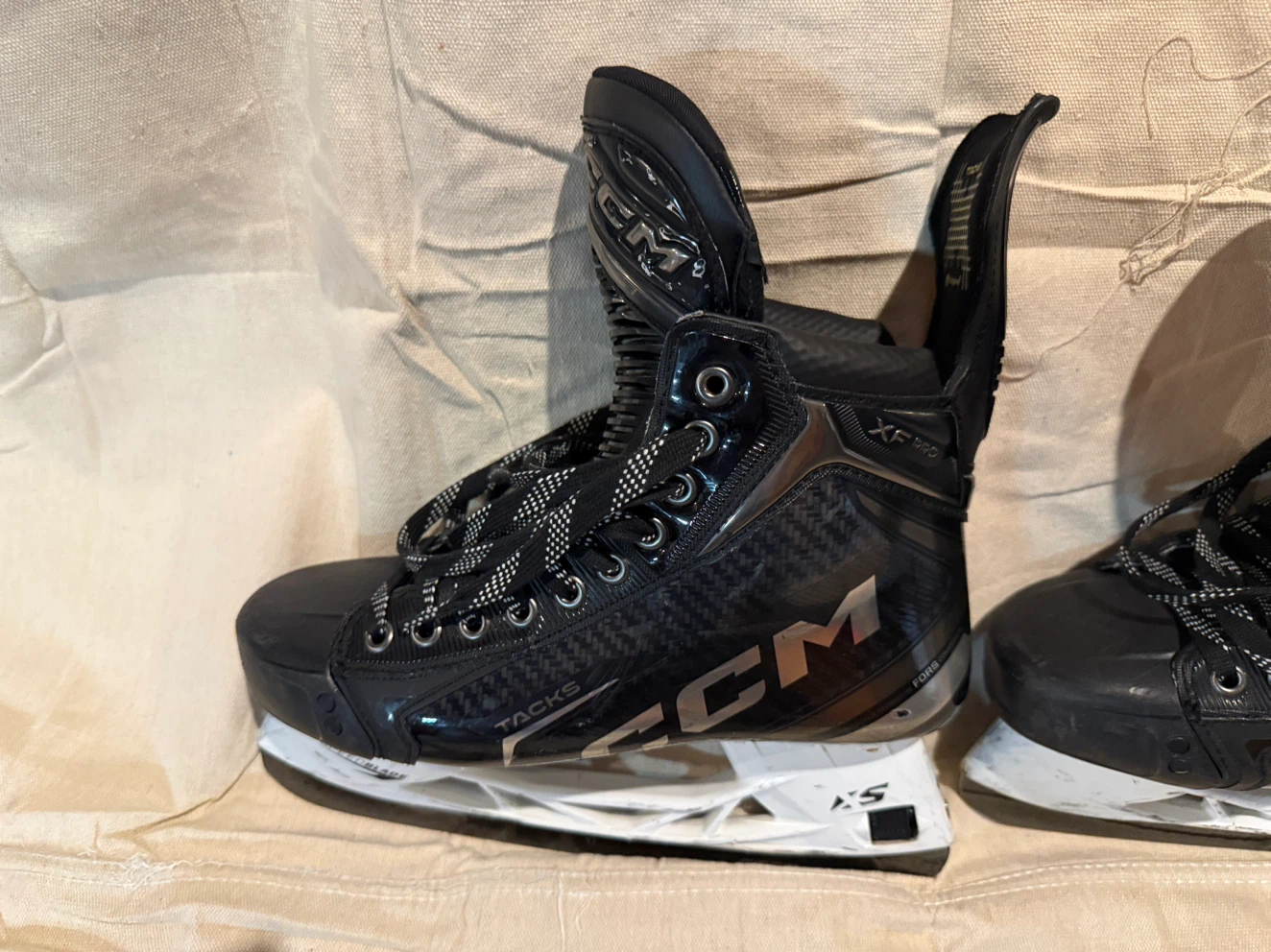 CCM Tacks XF Pro SR Hockey Skates Wide Size 8.5 - photo 3