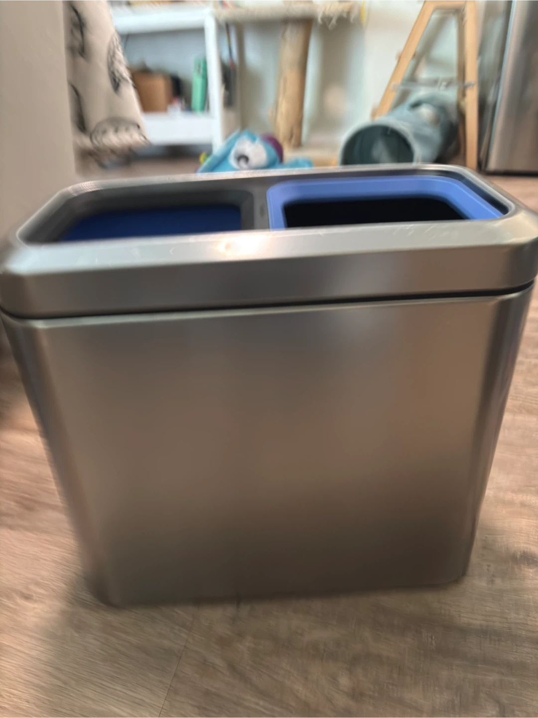 Simple Human Garbage and recycle bin