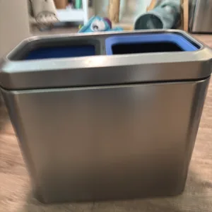Simple Human Garbage and recycle bin