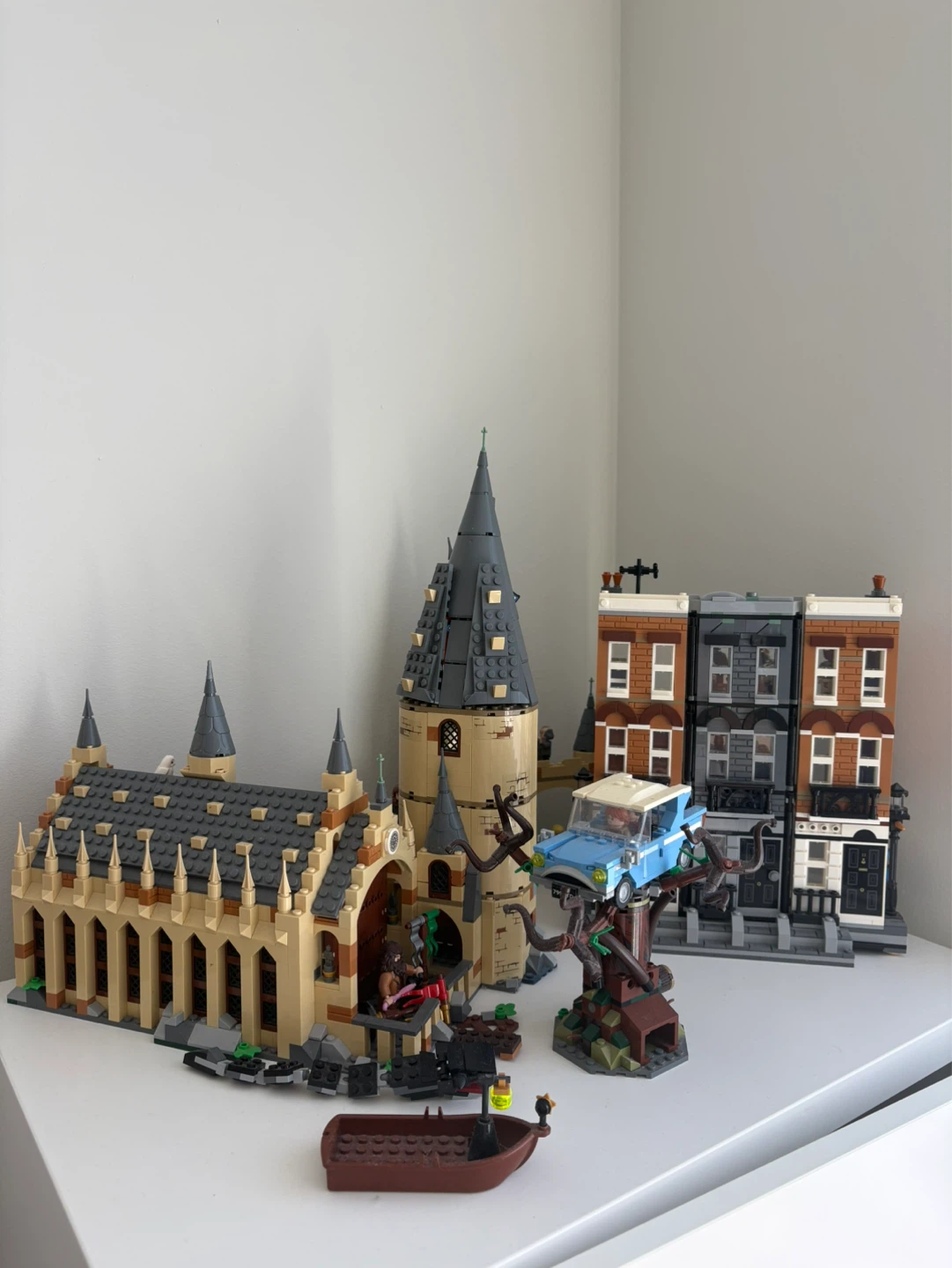 LEGO Harry Potter Hogwarts Castle and 12 Grimmauld Place Set