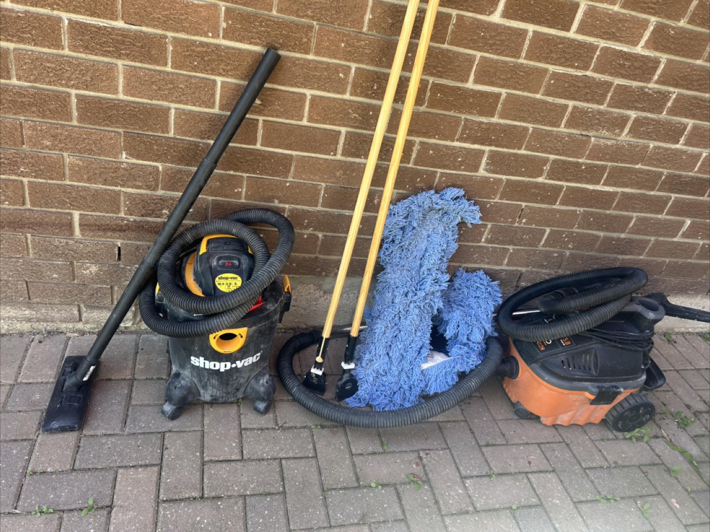 Commercial Vacuum x2 & Dusters Set - photo 2