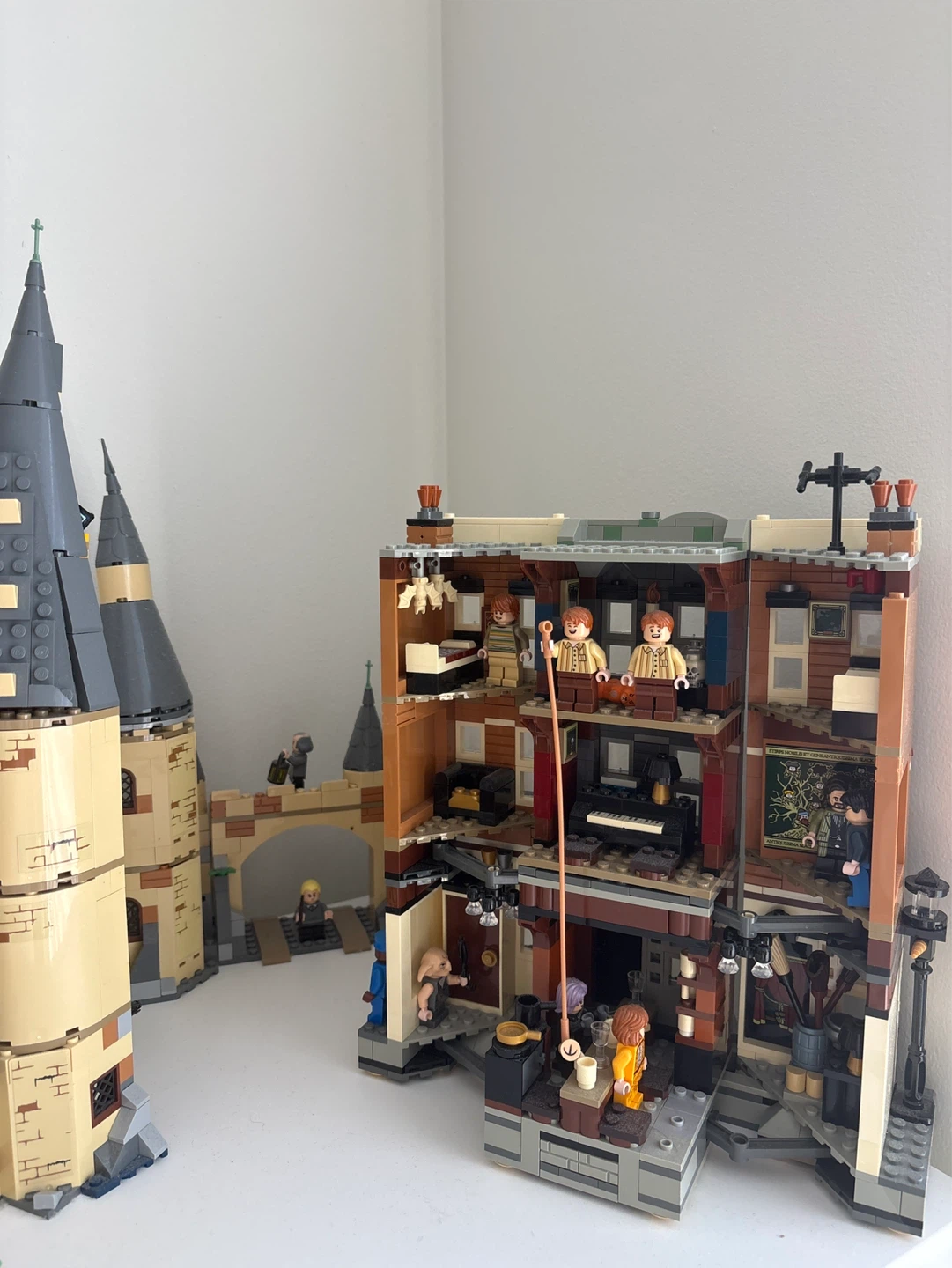 LEGO Harry Potter Hogwarts Castle and 12 Grimmauld Place Set - photo 2