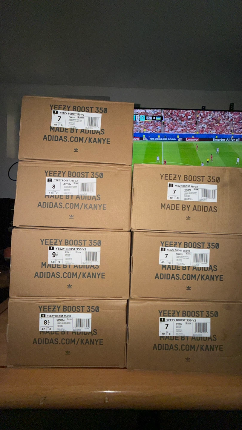 Adidas Yeezy Boost 350 V2 - photo 2