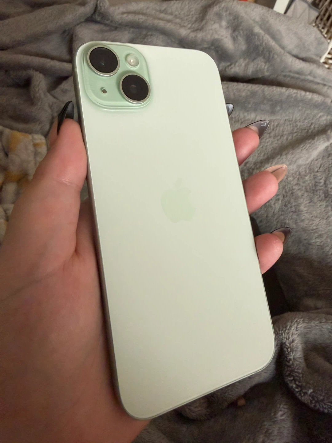 Apple iPhone 15 Plus - photo 3
