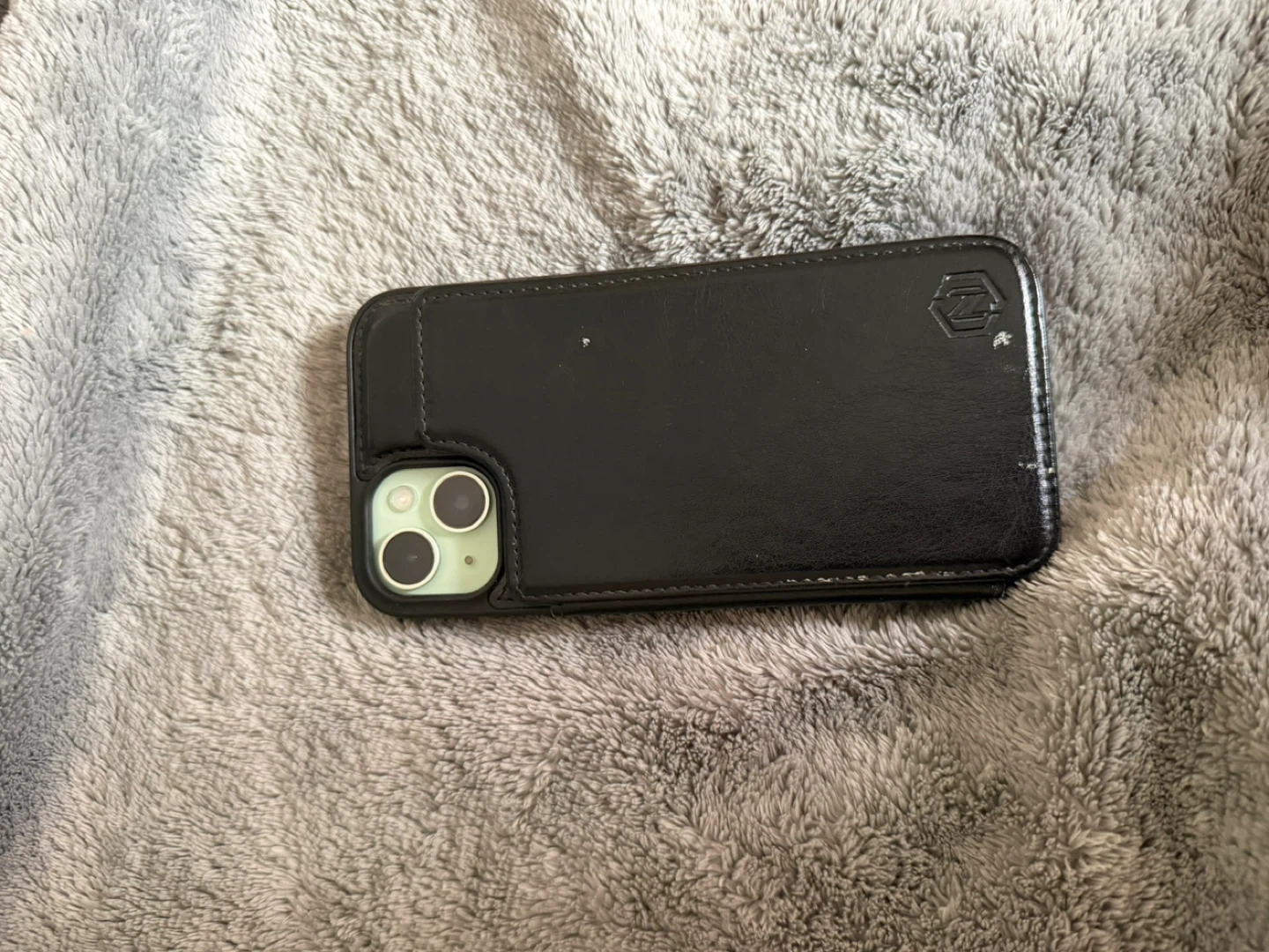 Apple iPhone 15 Plus - photo 2