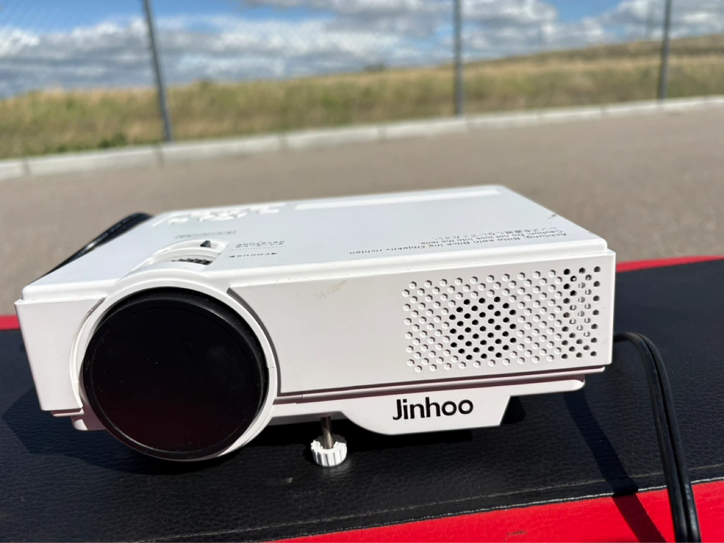 JinHoo Mini Projector
