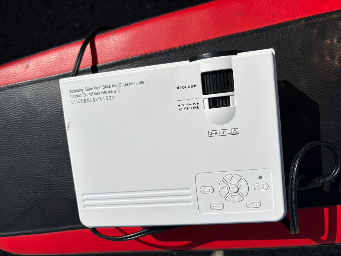 JinHoo Mini Projector - photo 2