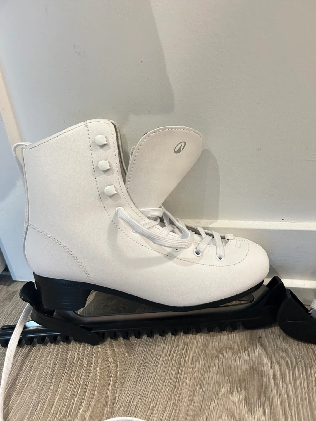 White Figure Skates - Size 39 - photo 3