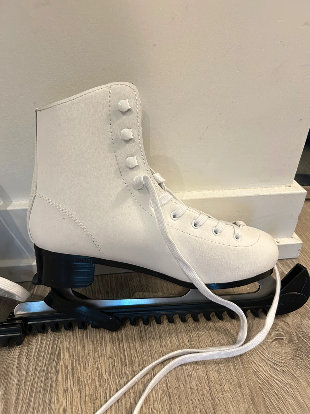 White Figure Skates - Size 39 - photo 5