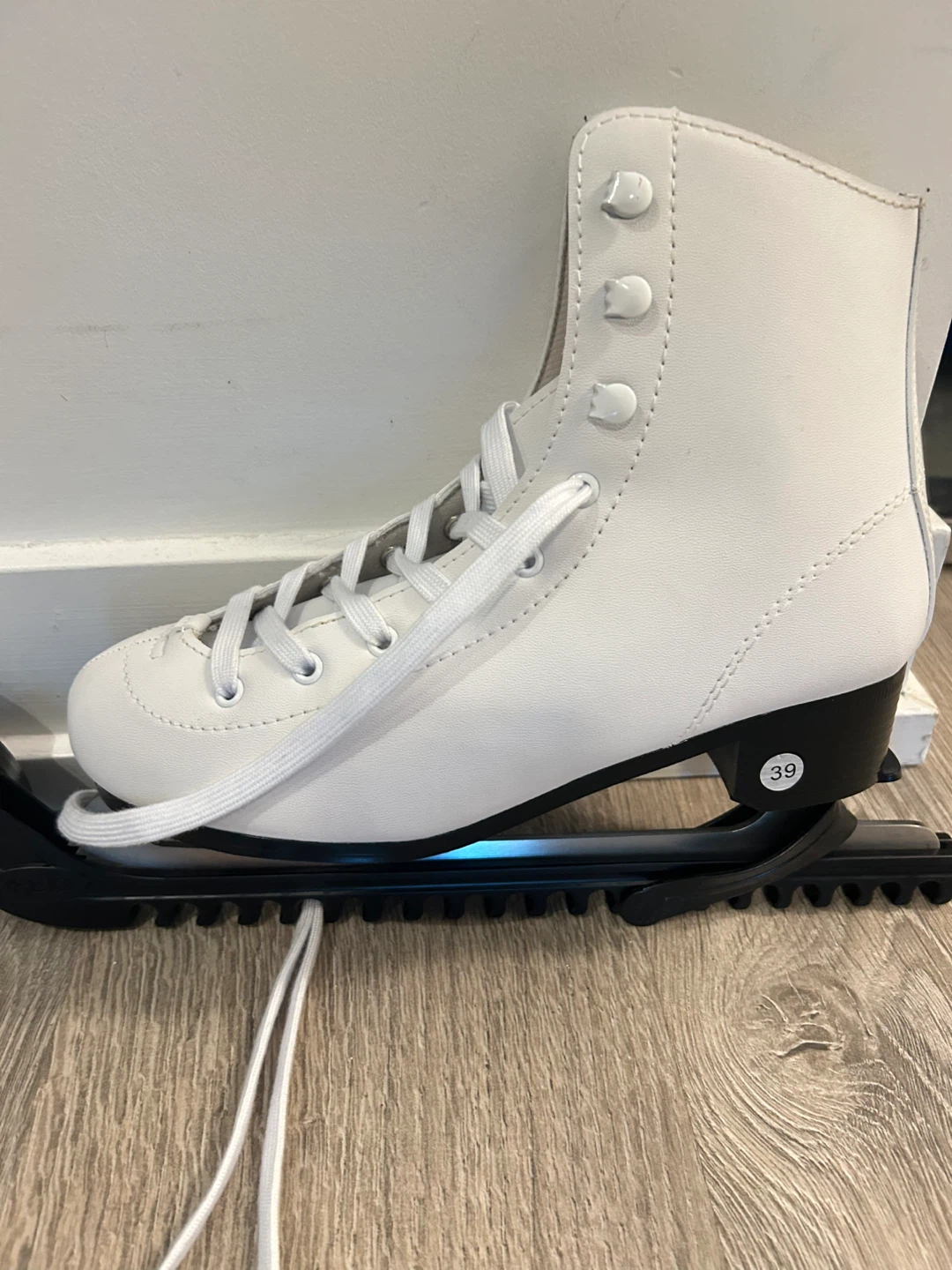 White Figure Skates - Size 39 - photo 4