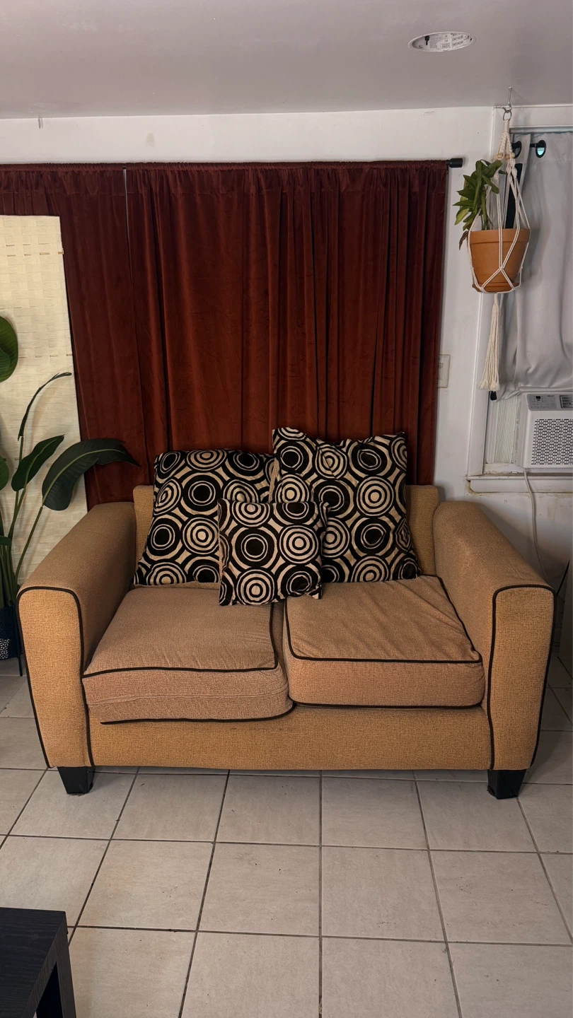 Loveseat / 2 Seater Couch