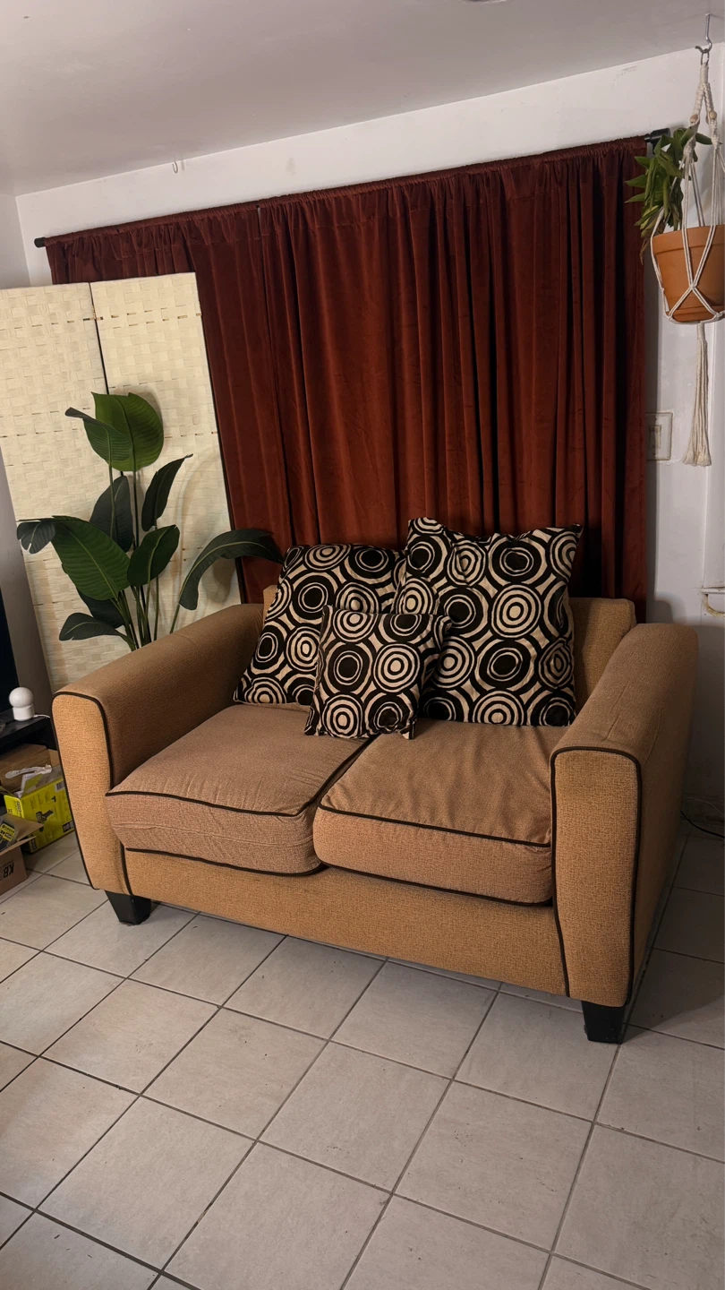 Loveseat / 2 Seater Couch - photo 2