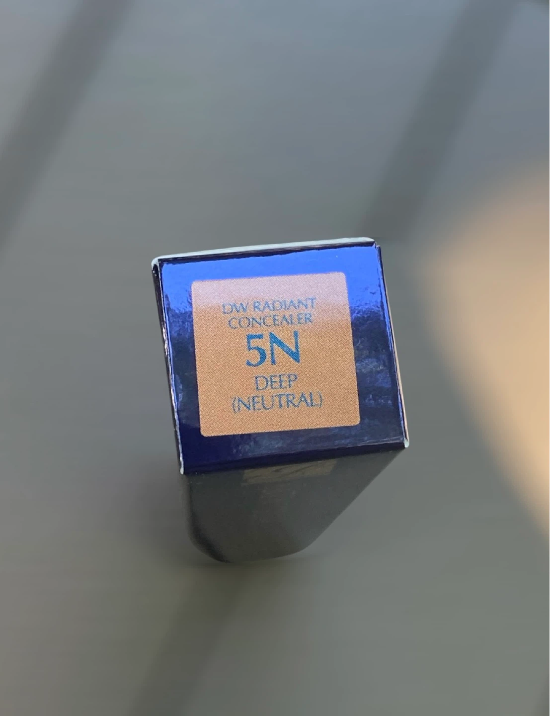 Estée Lauder Double Wear Radiant Concealer 5N Deep - photo 3