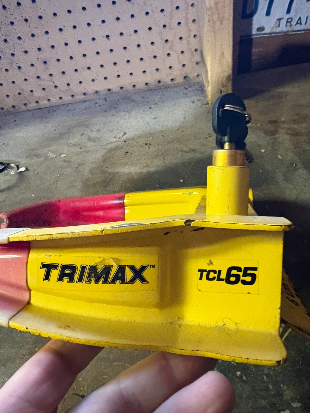 TRIMAX "Chock It & Lock It" TCL65 Trailer Wheel Lock - photo 3