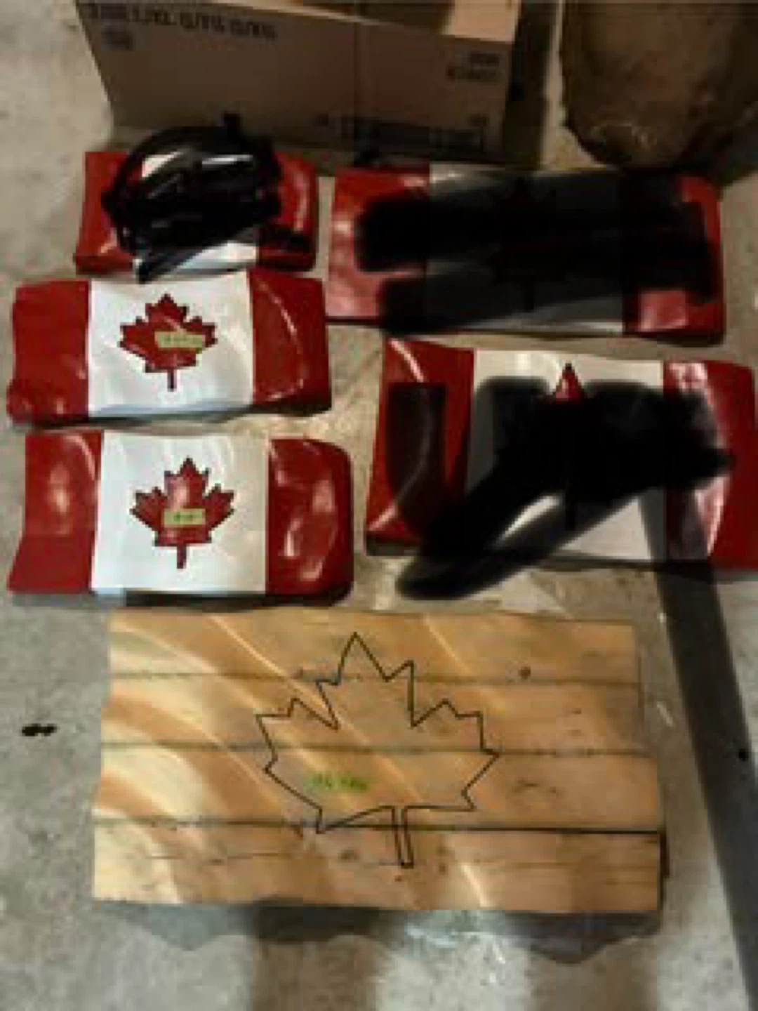 Canadian Flag Decor Pieces - photo 3