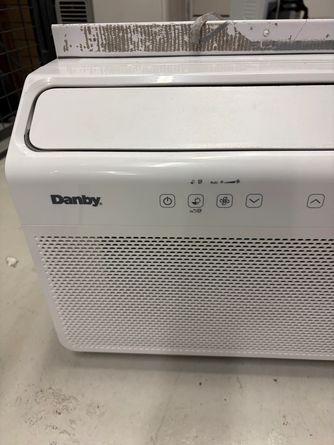 Danby 10,000 BTU Window Air Conditioner - photo 2
