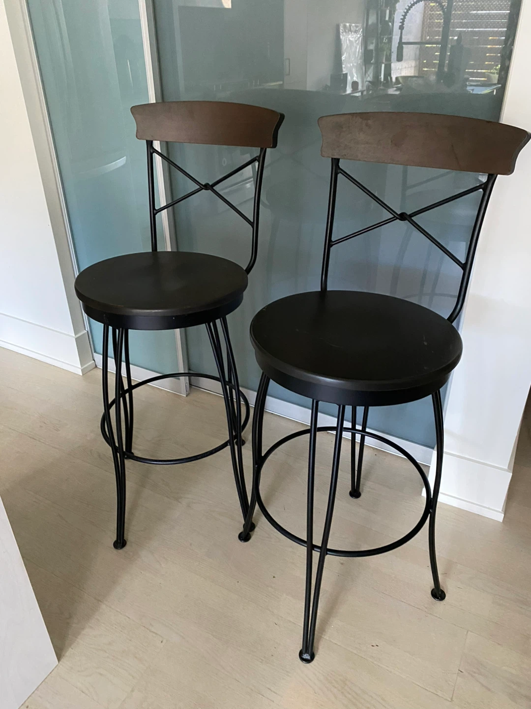 Set of 2 Black Bar Stools with Wooden Back - photo 2