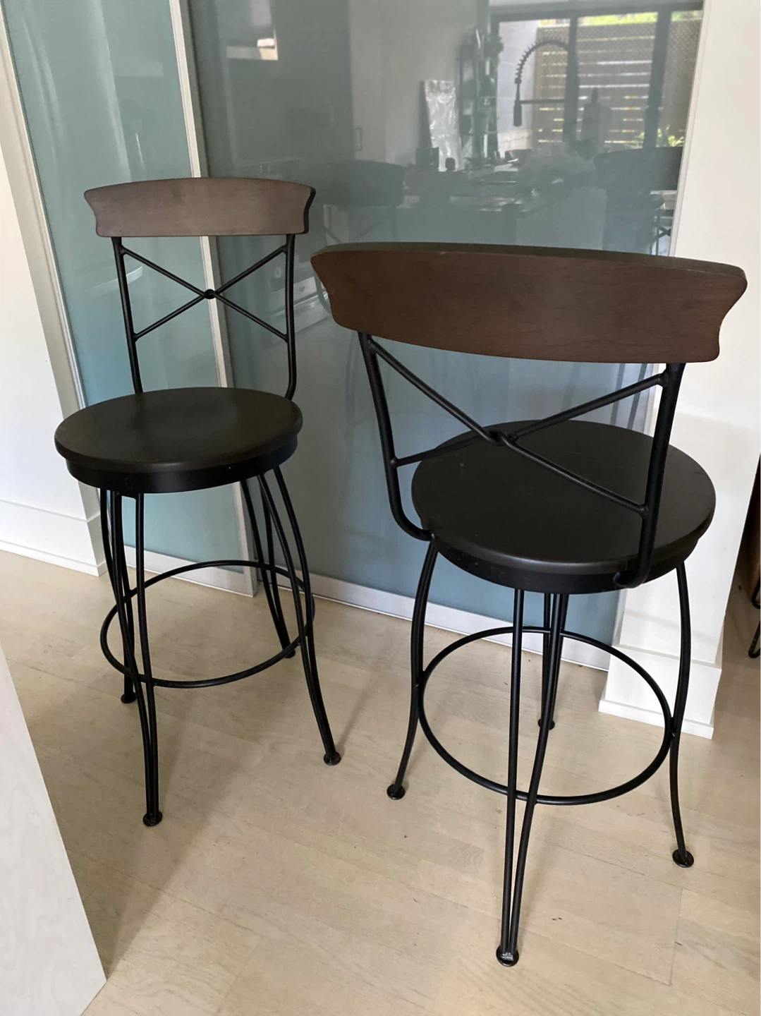 Set of 2 Black Bar Stools with Wooden Back - photo 3