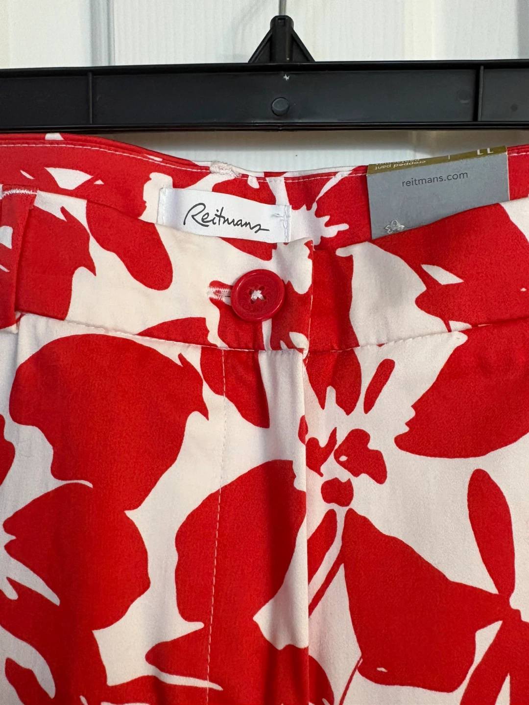Reitmans Red Floral Capri Pants Size 11 - photo 2