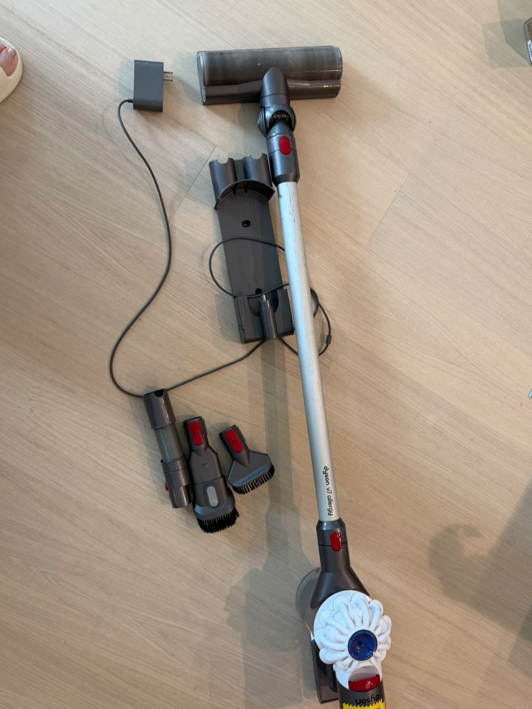 Dyson V7 Allergy Cordless Vacuum - photo 2