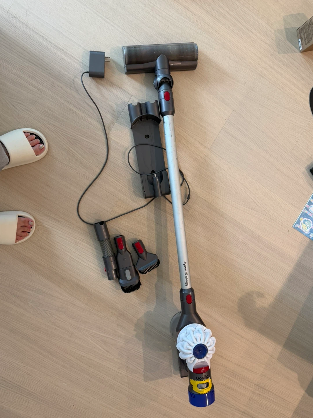 Dyson V7 Allergy Cordless Vacuum - photo 3