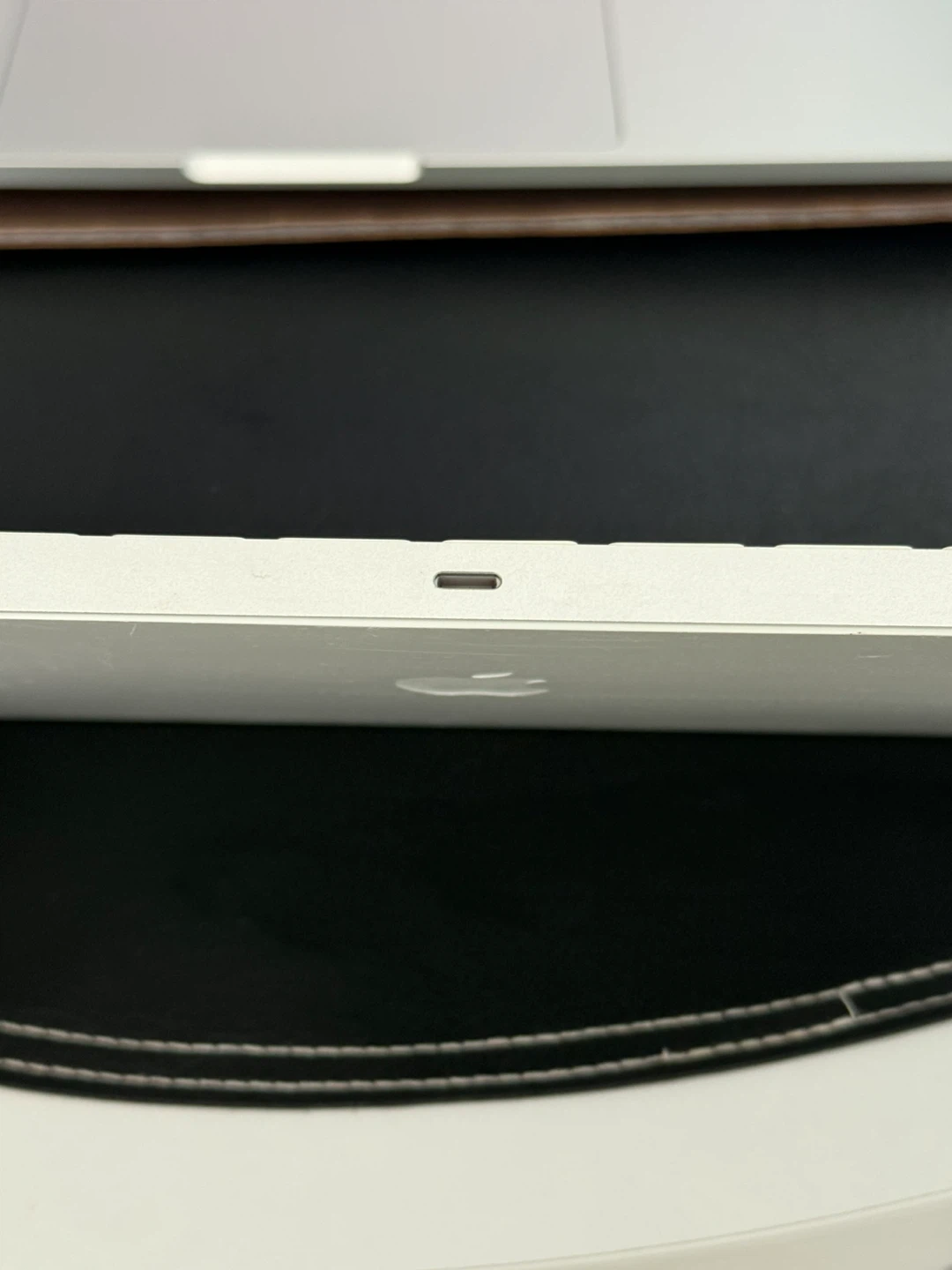 Apple Magic Keyboard (Lightning Version) - Excellent Condition - photo 3
