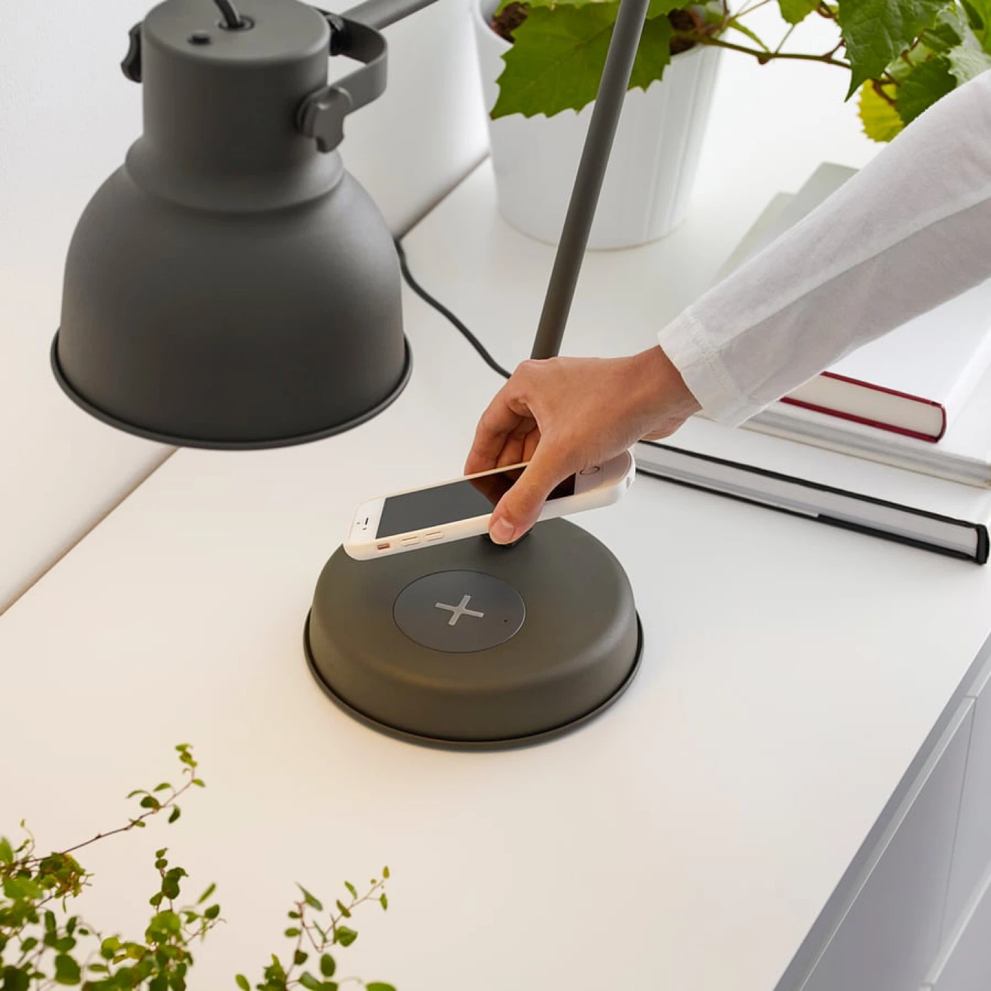 Lamp with Phone Charger & USB Charging Discontinued Industrial - photo 5