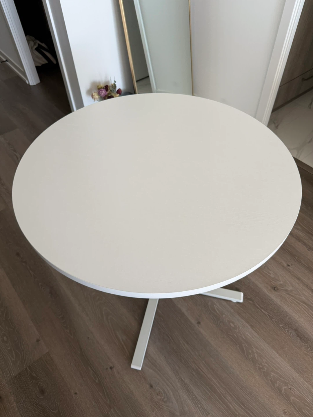 White Round Dining Table - photo 2