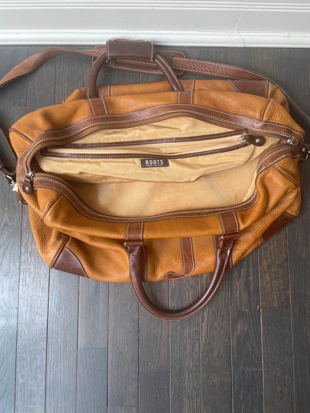 Roots Leather Duffle Bag with letter J - photo 3