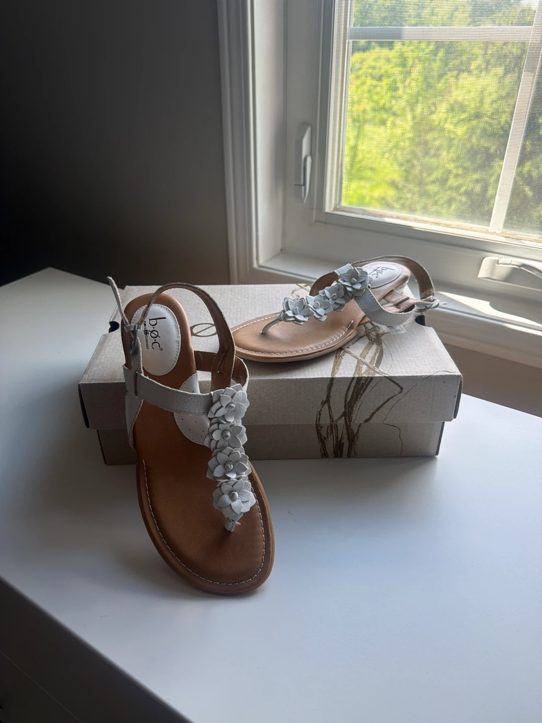 New BOC White Leather Floral Sandals -9M