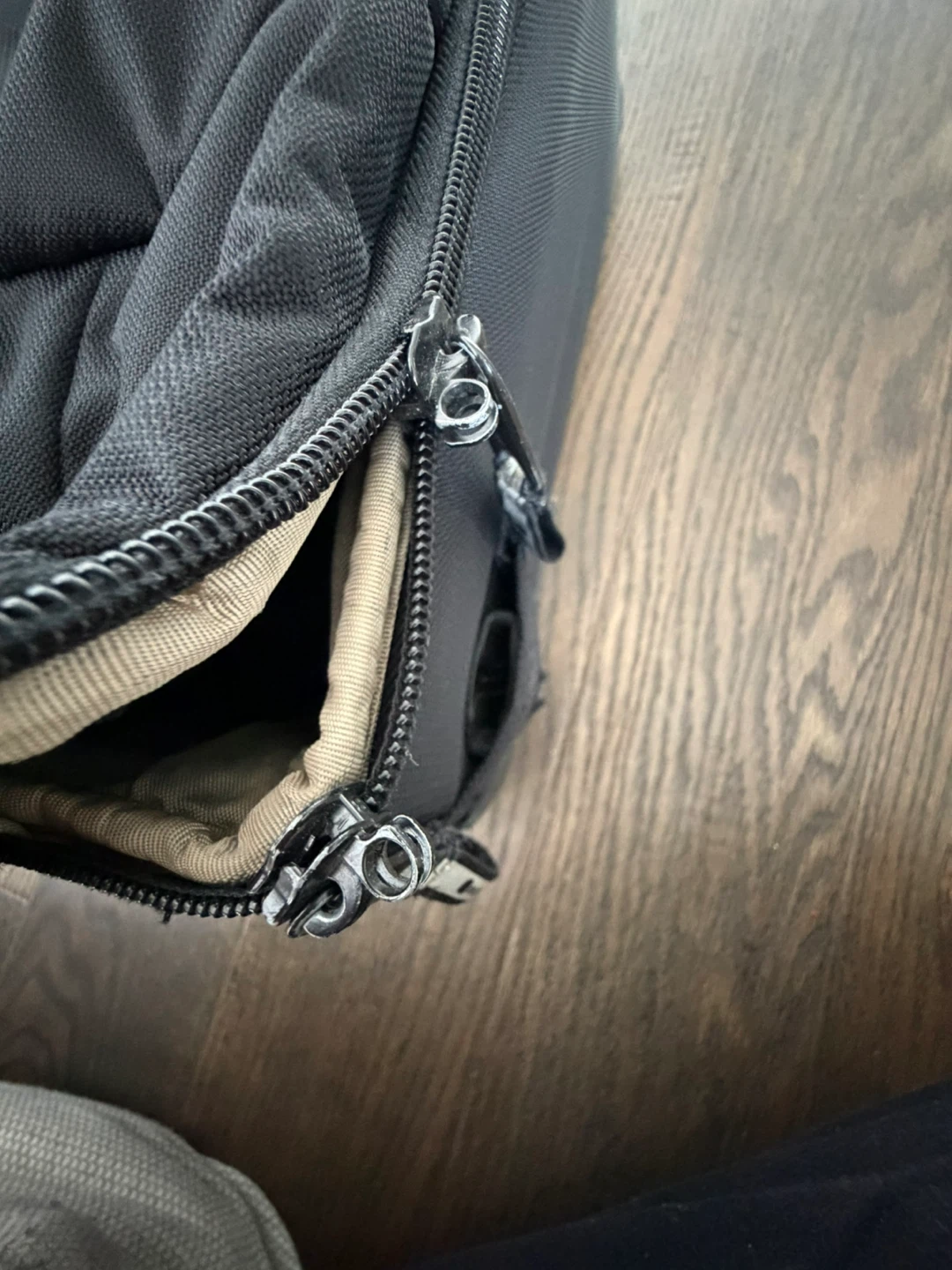 Delsey Black Rolling Luggage/Backpack - photo 2