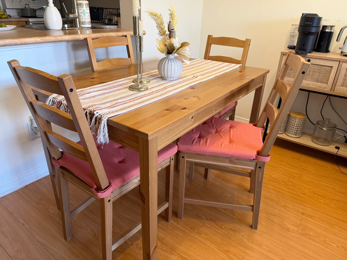 IKEA 5-Piece Dining Set (Table + 4 Chairs) – Excellent Condition